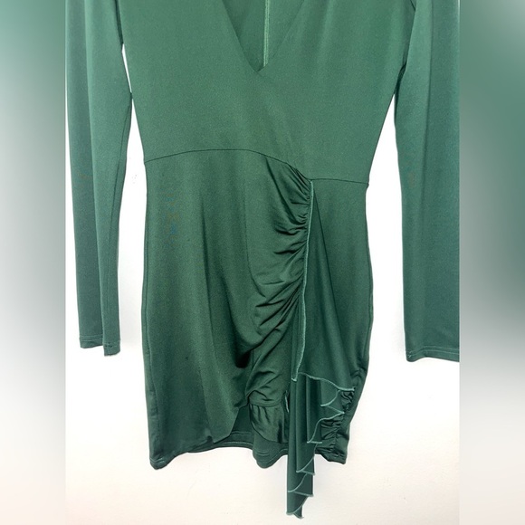 SUPERDOWN Martyna Deep V Dress in Emerald Size Small - Picture 9 of 13